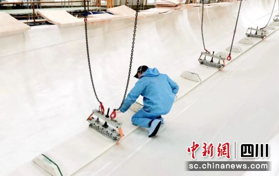 [中国新闻网]6686体育电气：向“新”而行 新质料护航新工业-6686体育