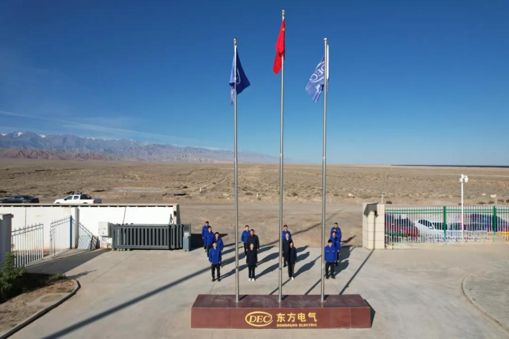 6686体育电气集团举行庆祝新中国建设75周年升国旗仪式-6686体育