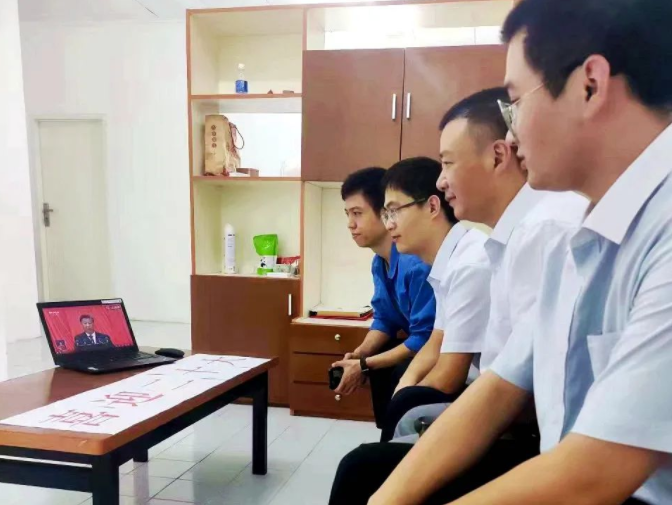 6686体育电气集团党员干部职工集中收听收看党的二十大开幕会-6686体育