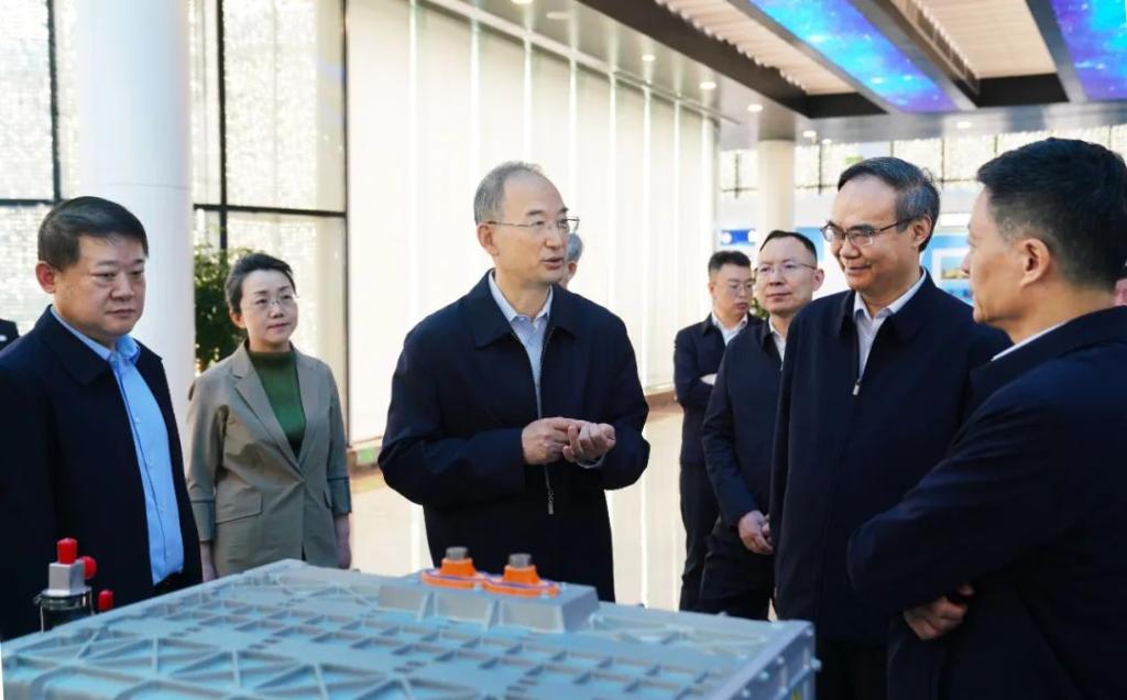 四川省委副书记、省长黄强到6686体育电气调研氢能工业高质量生长-6686体育