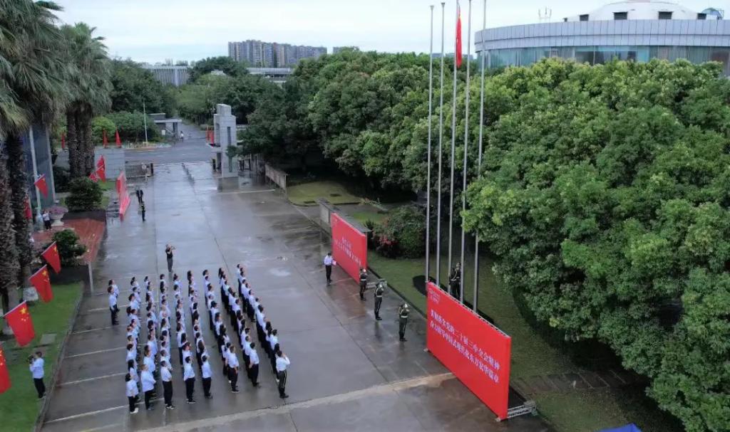 6686体育电气集团举行庆祝新中国建设75周年升国旗仪式-6686体育