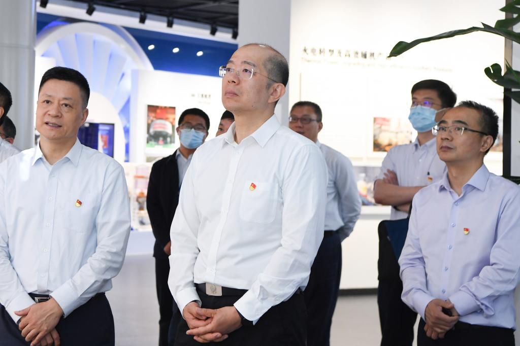 国资委党委委员、副主任谭作钧到6686体育电气集团调研指导事情-6686体育