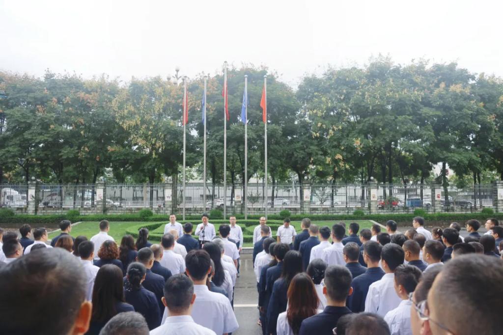 6686体育电气集团举行庆祝新中国建设75周年升国旗仪式-6686体育