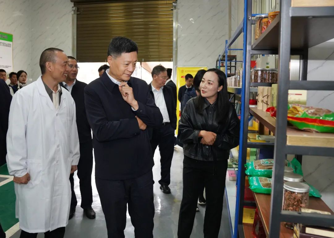俞培根赴昭觉县调研定点帮扶事情-6686体育
