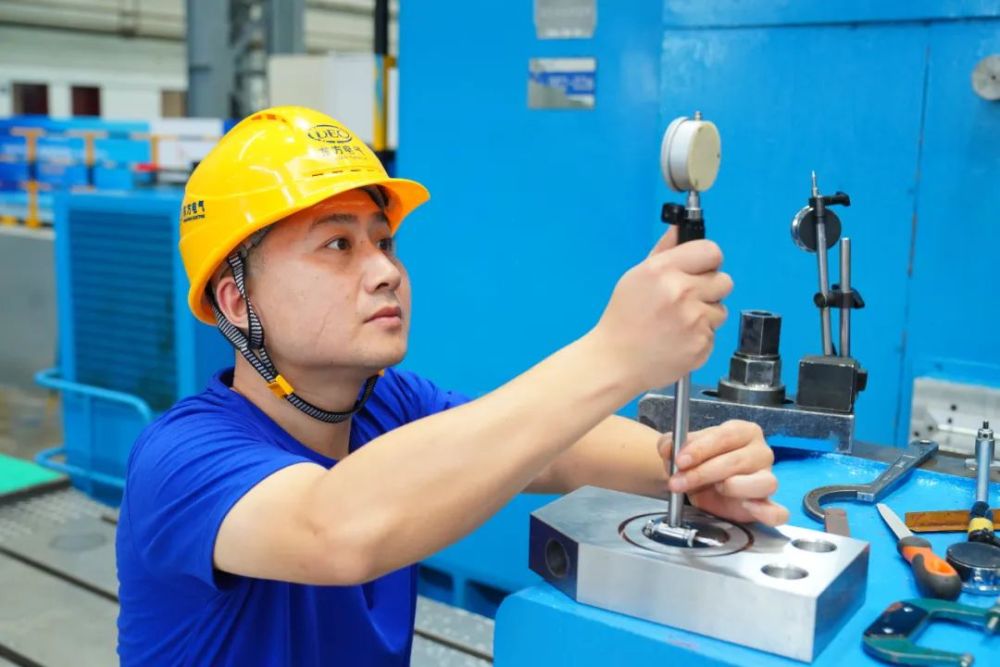 [新华社客户端]四川省装备制造业职工手艺大赛决赛在6686体育电气举行-6686体育