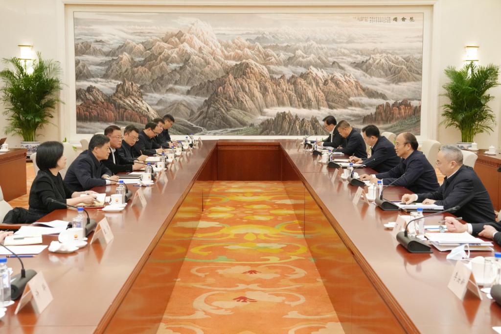 俞培根率队会见中国石油-6686体育